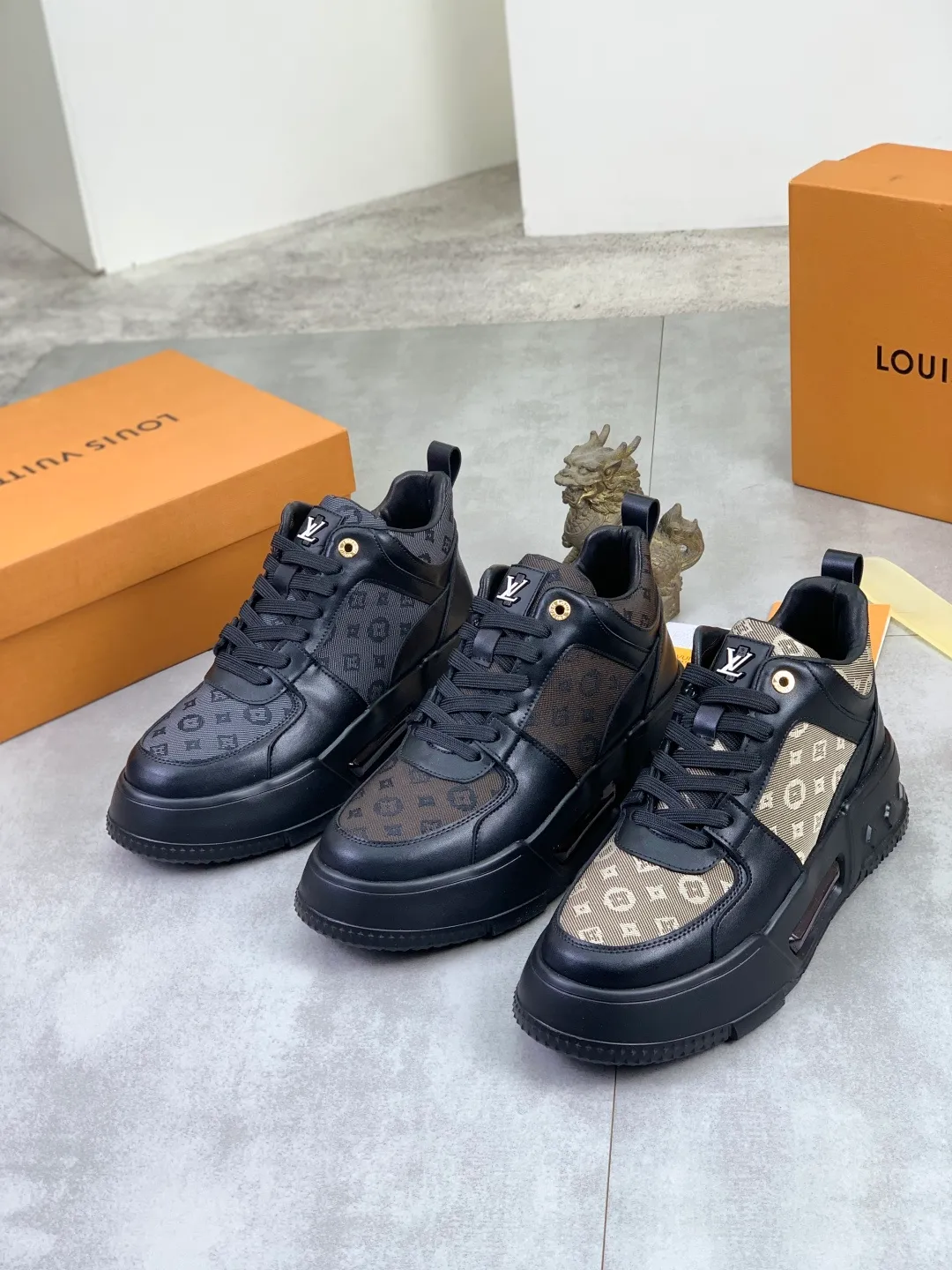 Men's men's shoes 💰P440 new style 💶【LOUIS VUITTON) new high top🍀LV Louis Vuitton *—— LV classic high top trendy shoes! Made of imported original soft calfskin, water-dyed pigskin lining. Original wear-resistant rubber outsole! High quality products! Code number: 38-44 Color: 3️⃣ colors available